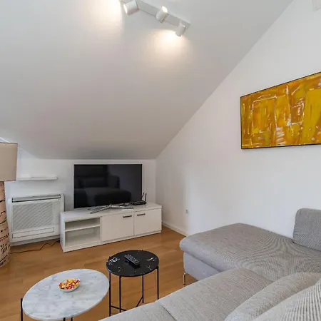 Ana Apartment *